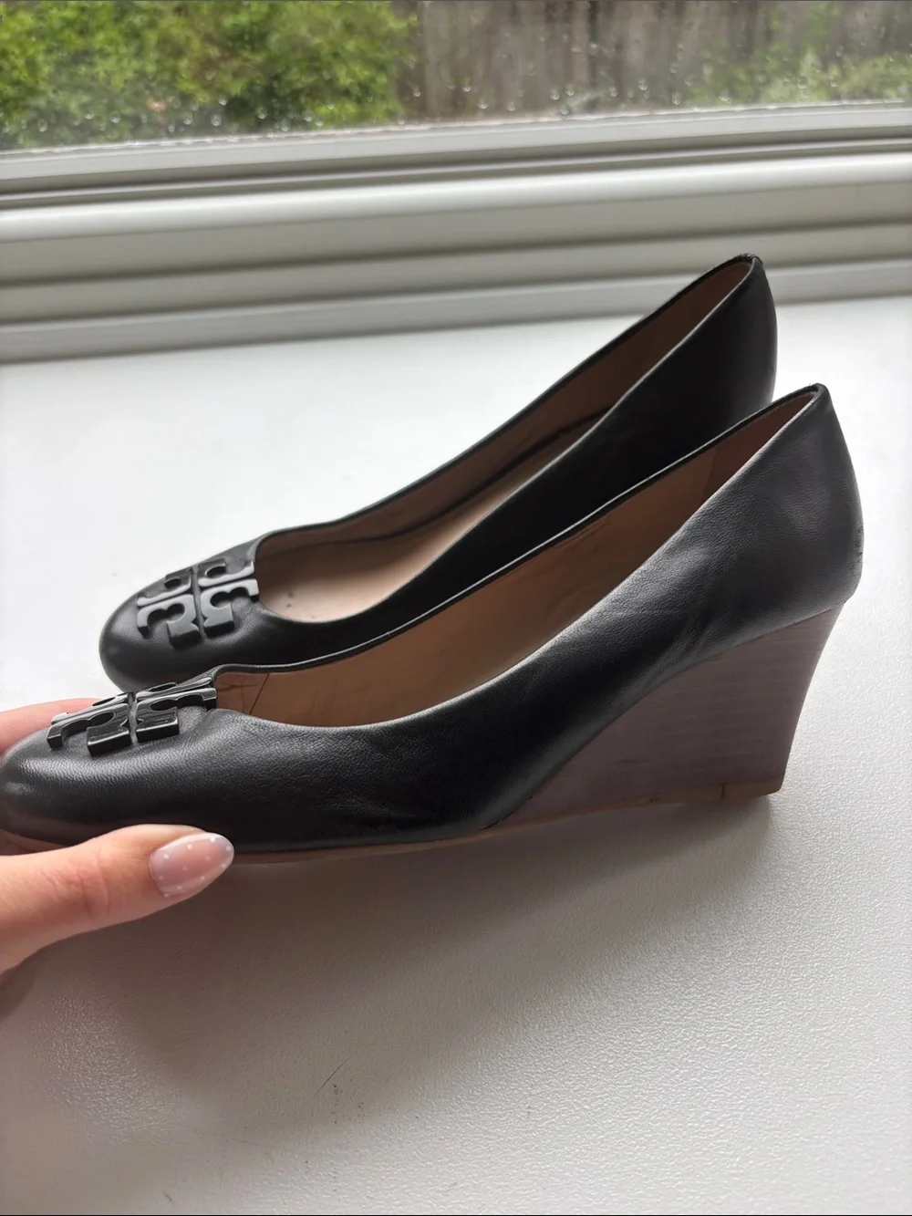 Tory Burch Black Leather Raleigh Round Toe Wedge Pumps size 8